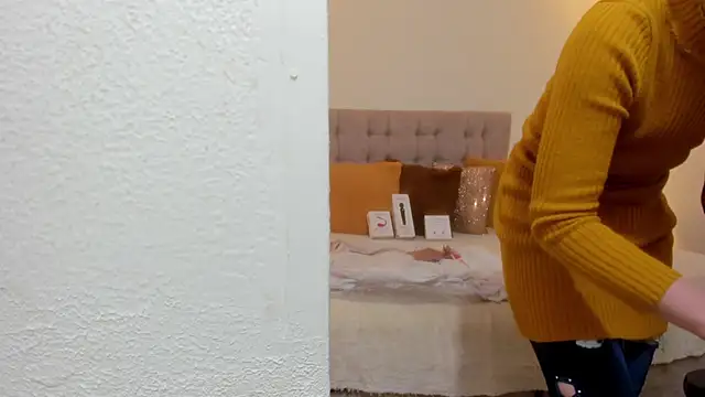 Carolina hernandez22 online show from 09/28/25, 12:01