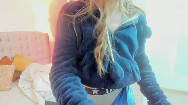 Carolina hernandez22 online show from 10/22/25, 12:26