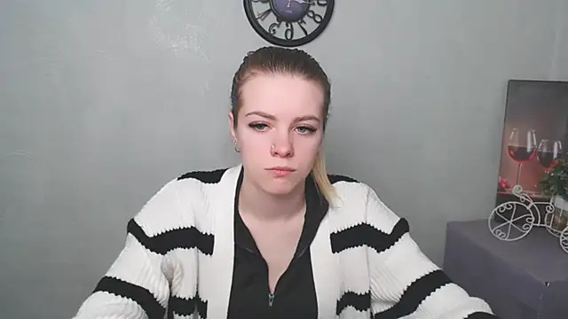 Snapshot of AliceFlirtt_ chatting on 03/05/25, 02:45 AliceFlirtt online show from 03/05/25, 02:45