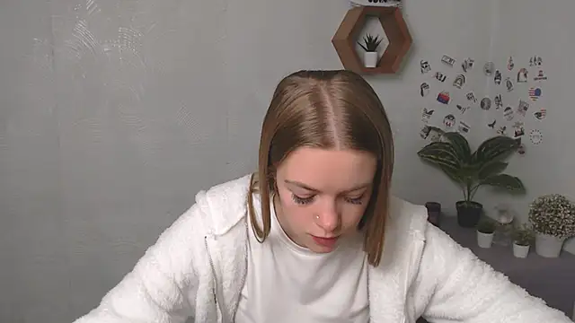 Snapshot of AliceFlirtt_ chatting on 09/27/25, 09:04 AliceFlirtt online show from 09/27/25, 09:04