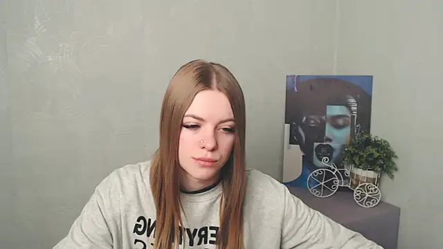 Snapshot of AliceFlirtt_ chatting on 03/19/25, 08:12 AliceFlirtt online show from 03/19/25, 08:12