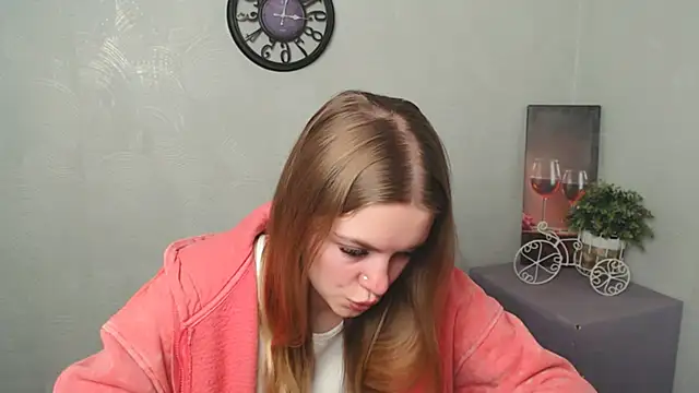 Snapshot of AliceFlirtt_ chatting on 02/26/25, 01:43 AliceFlirtt online show from 02/26/25, 01:43