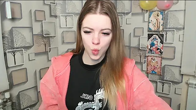 Snapshot of AliceFlirtt_ chatting on 02/15/25, 07:49 AliceFlirtt online show from 02/15/25, 07:49