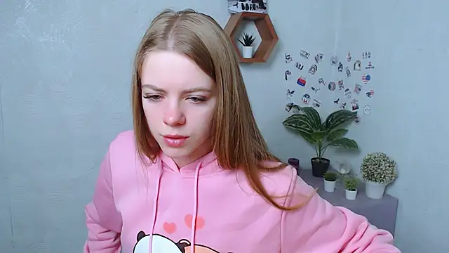Snapshot of AliceFlirtt_ chatting on 10/17/25, 05:55 AliceFlirtt online show from 10/17/25, 05:55