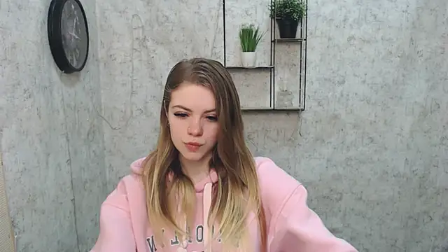 Snapshot of AliceFlirtt_ chatting on 02/08/25, 07:37 AliceFlirtt online show from 02/08/25, 07:37