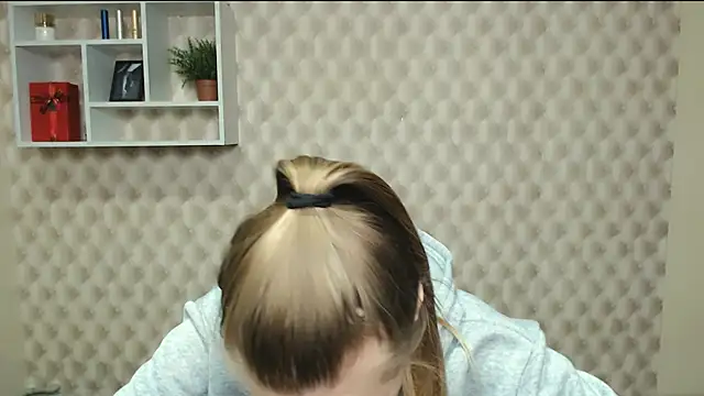 Snapshot of AliceFlirtt_ chatting on 10/16/25, 08:22 AliceFlirtt online show from 10/16/25, 08:22