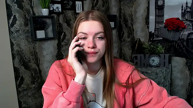 Snapshot of AliceFlirtt_ chatting on 10/15/25, 07:38 AliceFlirtt online show from 10/15/25, 07:38