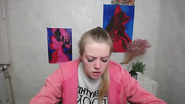 Snapshot of AliceFlirtt_ chatting on 10/06/25, 07:42 AliceFlirtt online show from 10/06/25, 07:42