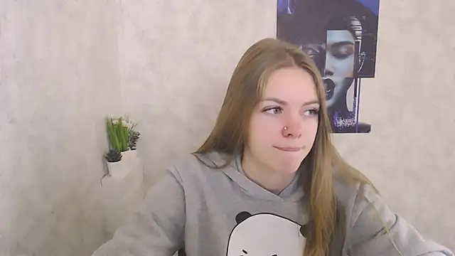 Snapshot of AliceFlirtt_ chatting on 10/13/25, 06:59 AliceFlirtt online show from 10/13/25, 06:59