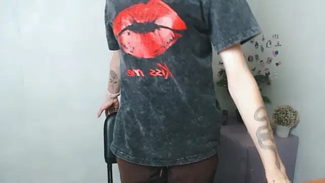 Snapshot of AliceFlirtt_ chatting on 09/09/25, 10:03 AliceFlirtt online show from 09/09/25, 10:03