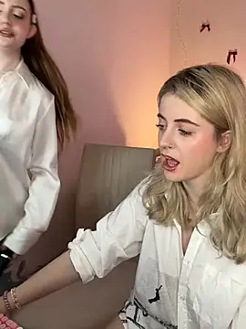 your favoritegirls online show from 02/12/25, 04:33