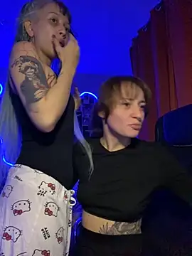 Dooubletroublee online show from 11/08/25, 10:24