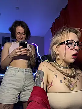 Snapshot of Dooubletroublee chatting on 02/22/26, 10:00 Dooubletroublee online show from 02/22/26, 10:00