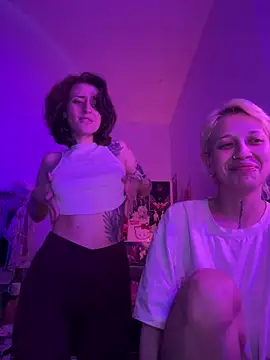 Dooubletroublee online show from 06/18/26, 11:21