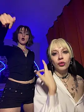 Snapshot of Dooubletroublee chatting on 02/14/26, 03:18 Dooubletroublee online show from 02/14/26, 03:18