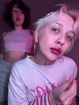 Dooubletroublee online show from 05/12/26, 01:57