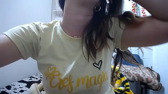 Luna girlhot  online show from 02/06/26, 04:58