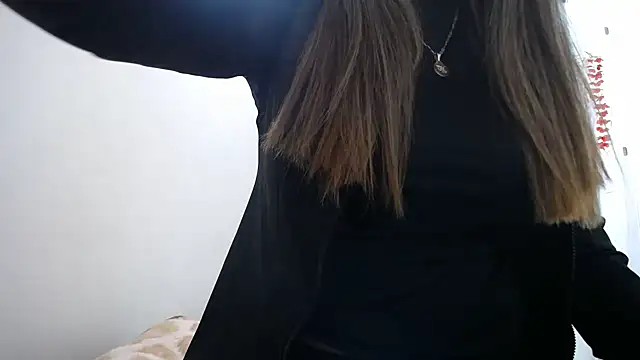 Luna girlhot  online show from 04/13/26, 06:23