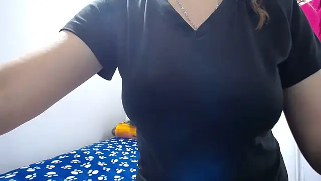 Luna girlhot  online show from 03/04/26, 04:04