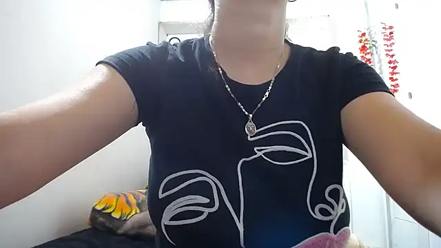 Luna girlhot  online show from 04/06/26, 05:25