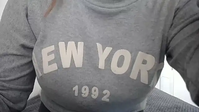 Luna girlhot  online show from 04/18/26, 05:37
