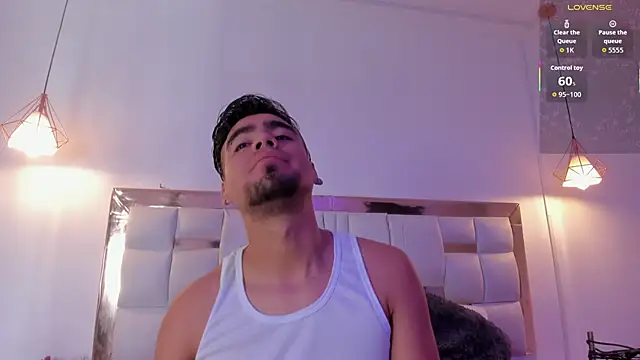 Snapshot of PittAndLunaa chatting on 11/25/25, 12:16 PittAndLunaa online show from 11/25/25, 12:16