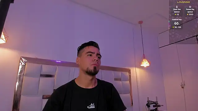 Snapshot of PittAndLunaa chatting on 12/05/25, 12:26 PittAndLunaa online show from 12/05/25, 12:26