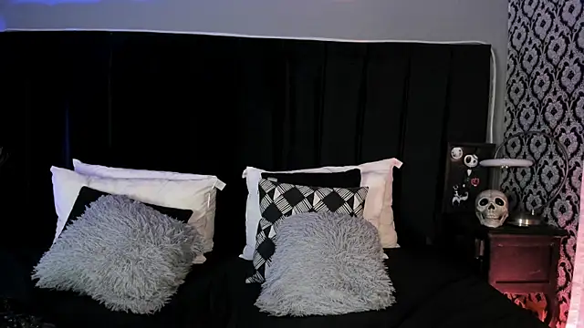 Adeelinee online show from 04/07/26, 07:59