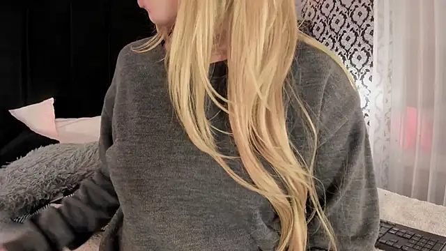 Adeelinee online show from 11/20/25, 07:47