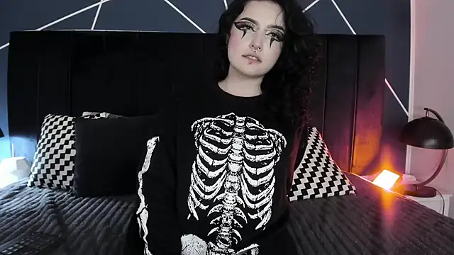 Adeelinee online show from 03/18/25, 10:48