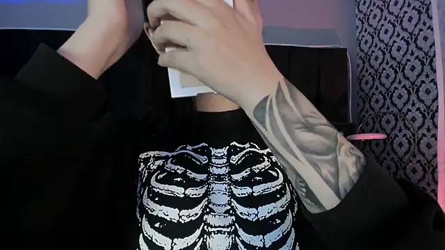 Adeelinee online show from 03/31/26, 07:38