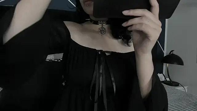 Adeelinee online show from 02/20/25, 07:41