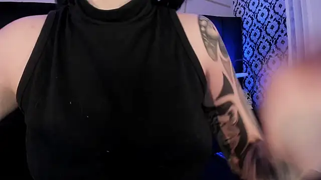 Adeelinee online show from 12/04/25, 07:46