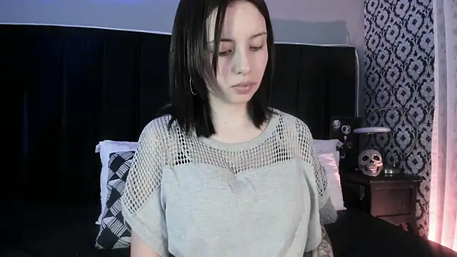 Adeelinee online show from 03/26/26, 08:07