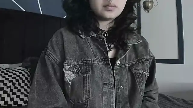 Adeelinee online show from 02/11/25, 11:22