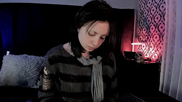 Snapshot of Adeelinee chatting on 04/30/26, 08:27 Adeelinee online show from 04/30/26, 08:27
