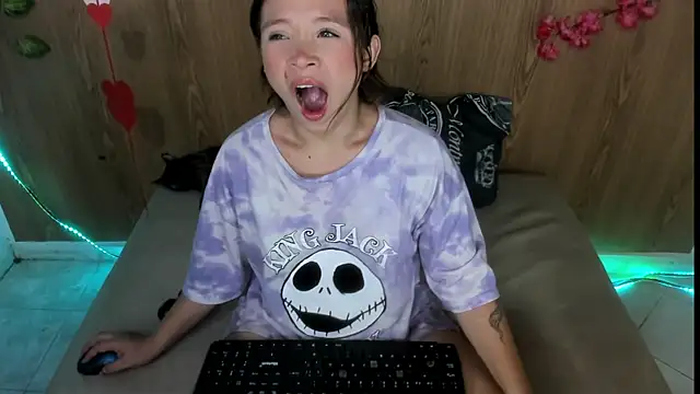 Snapshot of jenelotizz06 chatting on 10/24/25, 12:09 jenelotizz06 online show from 10/24/25, 12:09