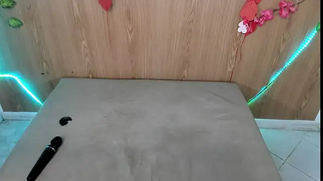 Snapshot of jenelotizz06 chatting on 10/15/25, 12:53 jenelotizz06 online show from 10/15/25, 12:53