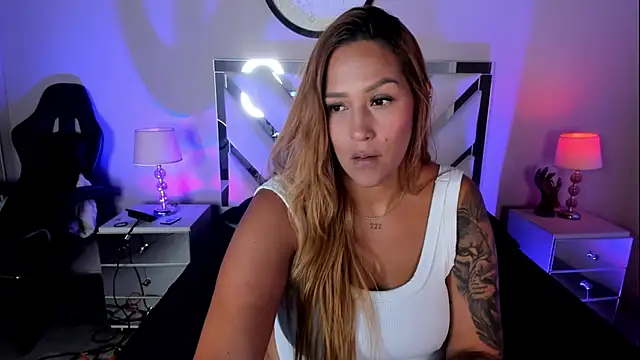 Snapshot of AnyyJones chatting on 10/02/25, 09:40 AnyyJones online show from 10/02/25, 09:40