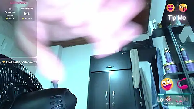 white sexy  online show from 03/23/26, 11:59