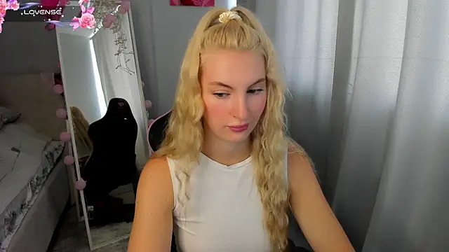 Snapshot of Kimmy_powell chatting on 07/13/26, 04:23 Kimmy powell online show from 07/13/26, 04:23
