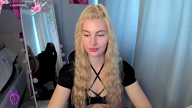Snapshot of Kimmy_powell chatting on 06/15/26, 03:18 Kimmy powell online show from 06/15/26, 03:18