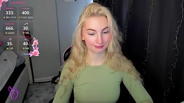 Snapshot of Kimmy_powell chatting on 02/22/26, 04:04 Kimmy powell online show from 02/22/26, 04:04