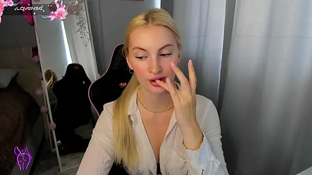 Snapshot of Kimmy_powell chatting on 06/30/26, 04:01 Kimmy powell online show from 06/30/26, 04:01
