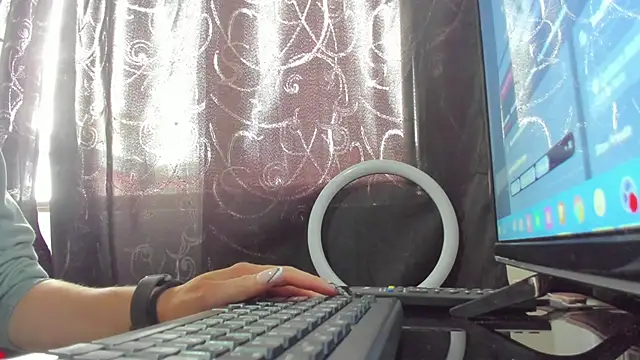 samantha  wilson online show from 10/29/25, 02:49