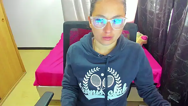 samantha  wilson online show from 10/31/25, 01:52