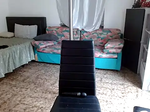 danasantoreal online show from 10/31/25, 08:33