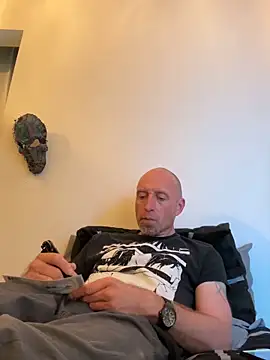 Snapshot of El_Gizmo chatting on 09/29/25, 04:45 El Gizmo online show from 09/29/25, 04:45