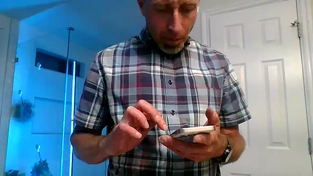 El Gizmo online show from 05/25/26, 05:51