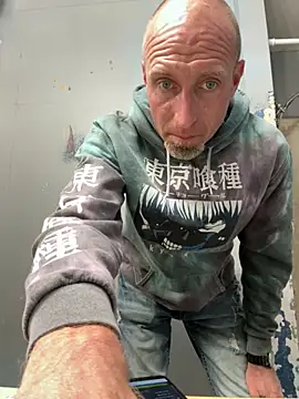 Snapshot of El_Gizmo chatting on 10/26/25, 03:51 El Gizmo online show from 10/26/25, 03:51